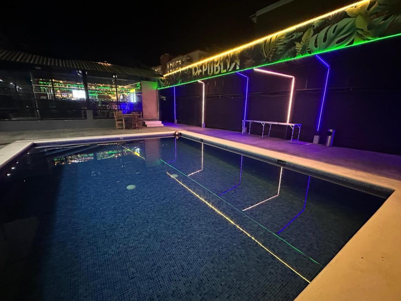 Republik Hotel, Bistro And Nightclub On Site Jacó Buitenkant foto